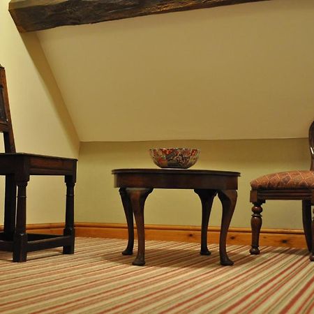 Old Ivy House Bed & Breakfast 너니턴 외부 사진