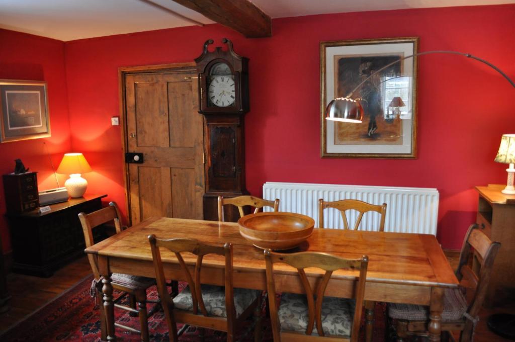 Old Ivy House Bed & Breakfast 너니턴 외부 사진